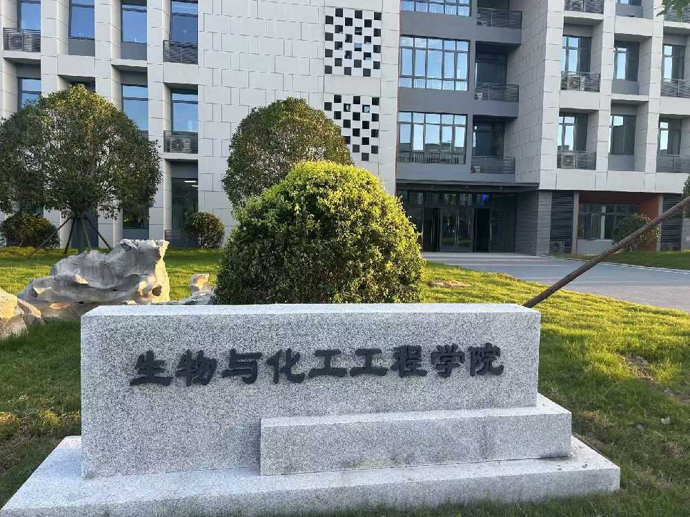 同德县扬州职业大学体育场高杆灯项目